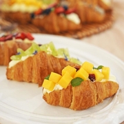 Croissant Fruit Box
